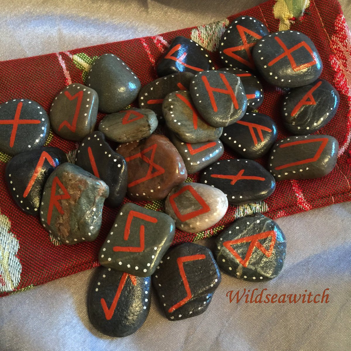 wildseawitch's tweet photo. Excited to share the latest addition to my #etsy shop: 25 SEA STONE RUNES. Rune Stones & Pouch. Vikings Elder Futhark Witch Pagan Druid https://t.co/deVKl4pTTT #everythingelse #religious #orange #grey #elderfuthark #runeset #divination #pagansymbols #vikingrunes https://t.co/dJNfbygby9