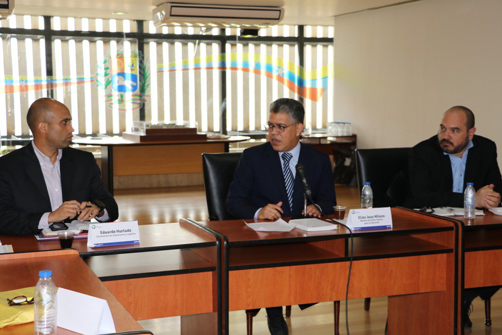 mineducacion_ve's tweet photo. 🔴🔴#IMPORTANTE🔴🔴  || @MPPEDUCACION y Sindicatos de Educadores se reúnen para debatir convención colectiva 2018-2020  @NicolasMaduro @JauaMiranda https://t.co/VwpDWWg3QZ https://t.co/FiURhv25ho