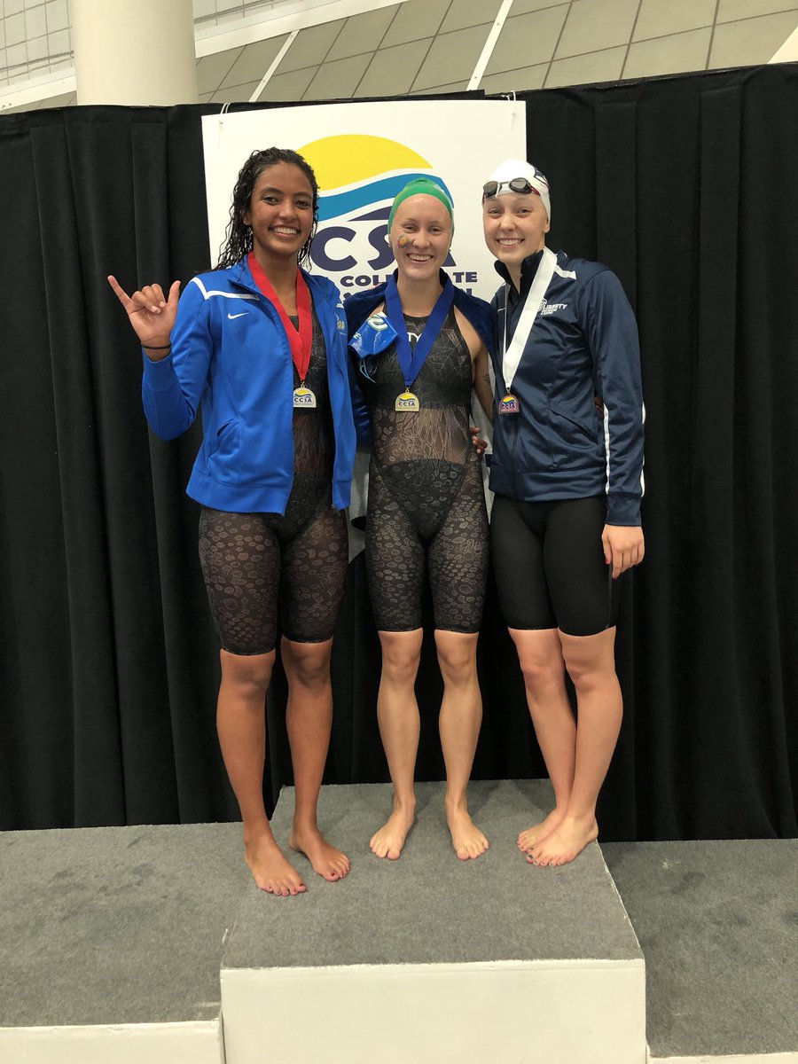 fgcu_wswimdive's tweet photo. Eagles throw down in the 200 Free!
@HannahMariaB 🥇
@lindashaww 🥈
Toni Baerens 4th
@cassidy_fry98 8th
@wittman_hannah 10th
@remoynihan 12th
@wongyeechinghk 18th
#WingsUp #HDP https://t.co/0iF5mHdL3H