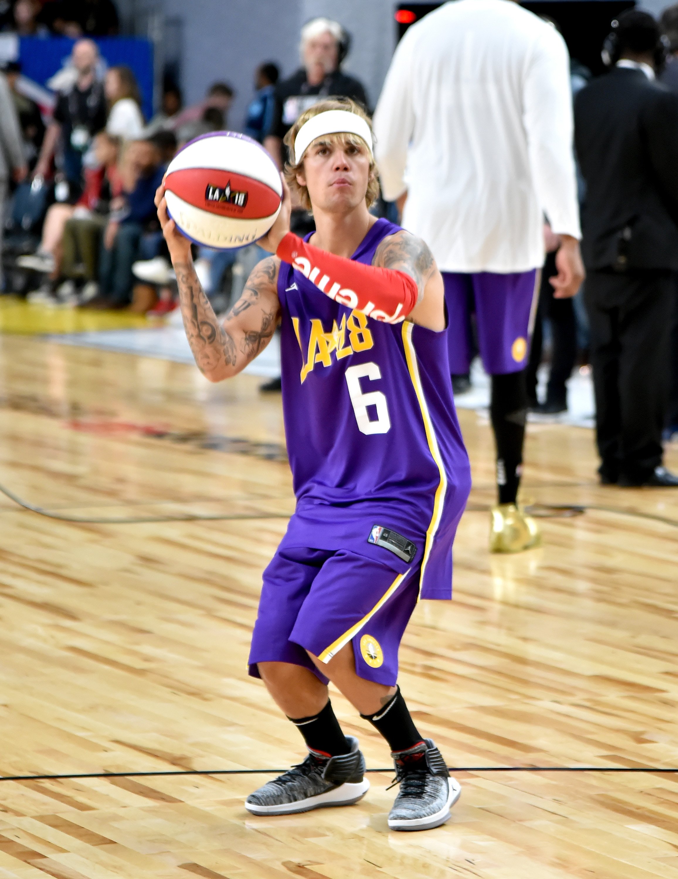 SoleCollector on X SoleWatch Bugatti Biebz in the Supreme shooting sleeve and Air Jordan 32s. https t hKQx2nTiHL X