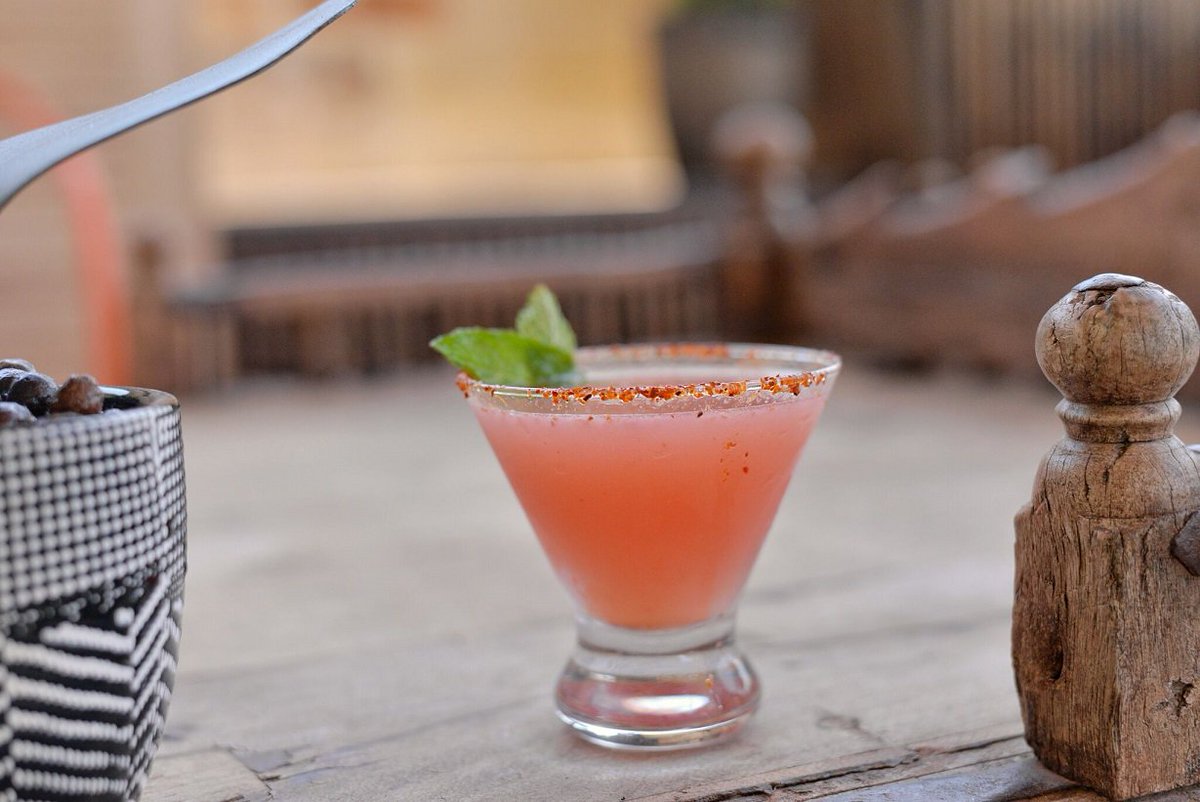 Flicks and Food tweet media