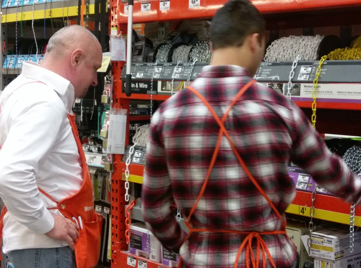 Jeffream2's tweet photo. @brunogusso17 showing D21 New hire Darren how to cut rope and chain. #HelpYourNeighbor. I love how willing each of us are to show each other a new skill. #TrainForSuccess #StackTheBench
@_Spears_Ashley @RRadakovitz @BeckyGoedert @troyer_paige @PuksztaMartha @scottclittle https://t.co/iQfVPO4spV
