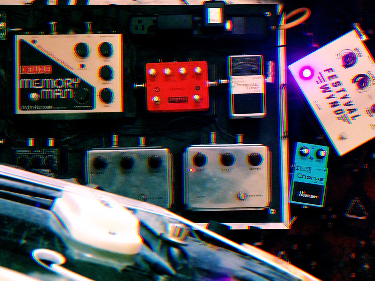 johndragonetti's tweet photo. Haven’t changed the foundation of my pedal board in well over a decade. #kloncentaur @empress_effects #Tremolo @ehx #MemoryMan @zvex #FuzzFactory @voxamps #wah #RAT + New treats @deiodepedals #FestyvalWynd #vintage #guitars #JackDrag @thesubmarines https://t.co/zyV2M10Ktp