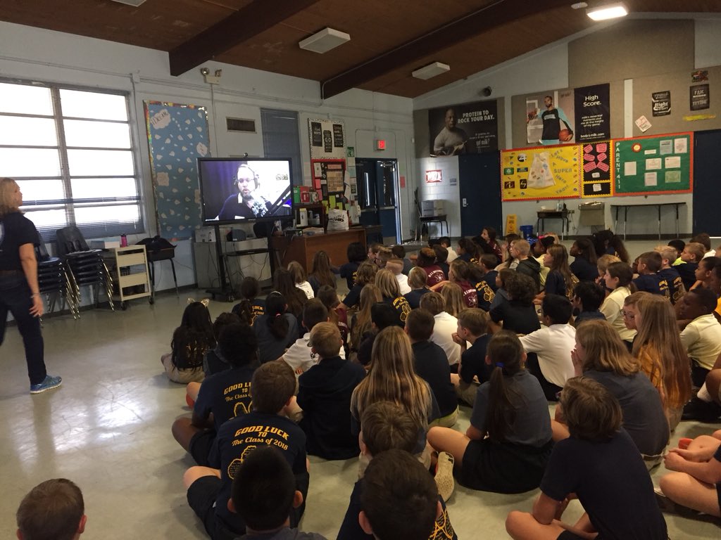 DrNHJones's tweet photo. 5th grader’s learning about Sharks Alive with @seatrek ! Synchronized an amazing virtual field trip during our STEAMspiration Day! @Grantham_Greats #FullSTEAMAhead https://t.co/MaOWDJMljs