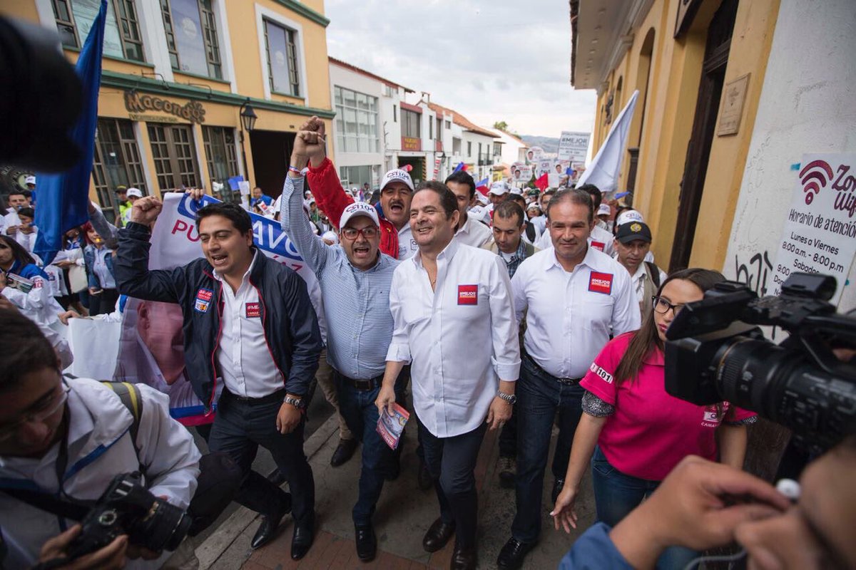 FabioTBustos's tweet photo. En Paipa socializando sus propuestas políticas públicas del transporte. #mejorvargaslleras https://t.co/XUT5mUiddQ
