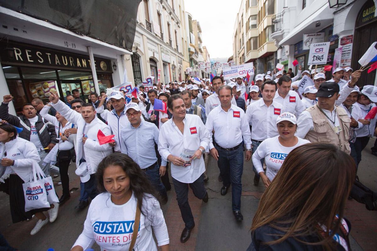 FabioTBustos's tweet photo. En Paipa socializando sus propuestas políticas públicas del transporte. #mejorvargaslleras https://t.co/XUT5mUiddQ