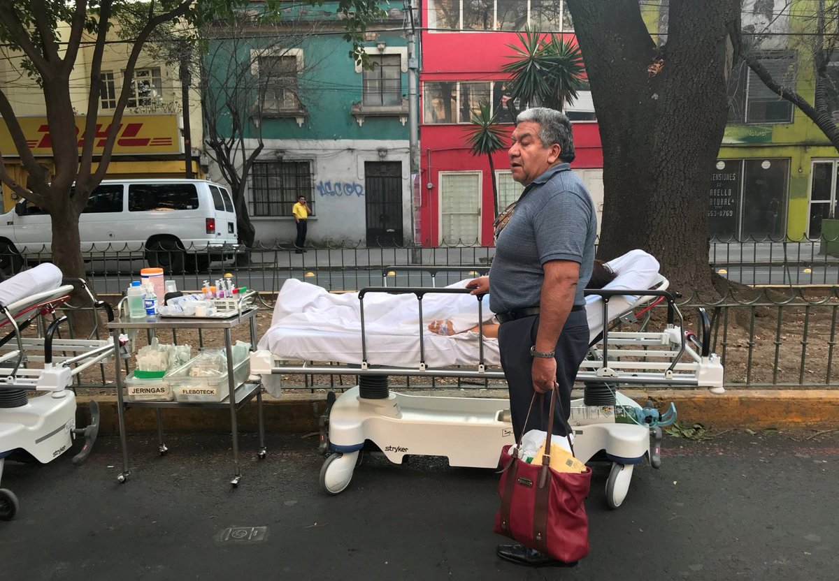 ajplusespanol's tweet photo. Los edificios se movieron por más de un minuto en la Ciudad de México. El temblor incluso se sintió en Guatemala. https://t.co/8PDWBxdoMJ