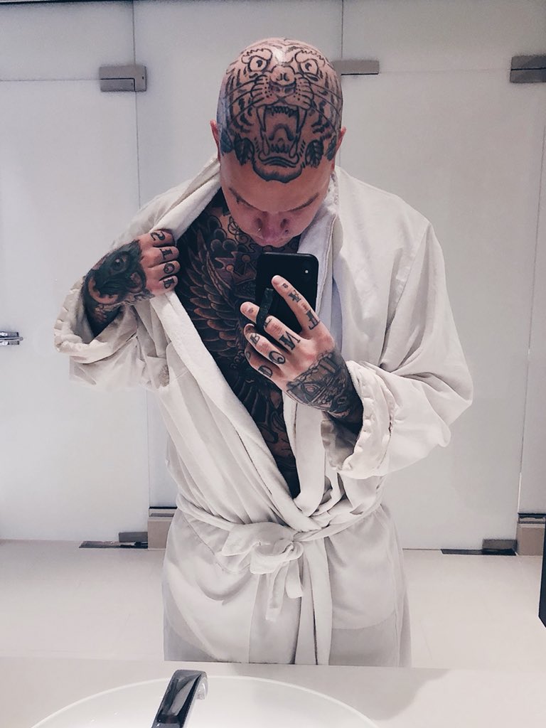 FRONZ1LLA's tweet photo. Had to celebrate the release of #Callout2 so I went to the 5-star spa and scared the shit outta the old rich white people 😂💸 https://t.co/IZciv7NNHW