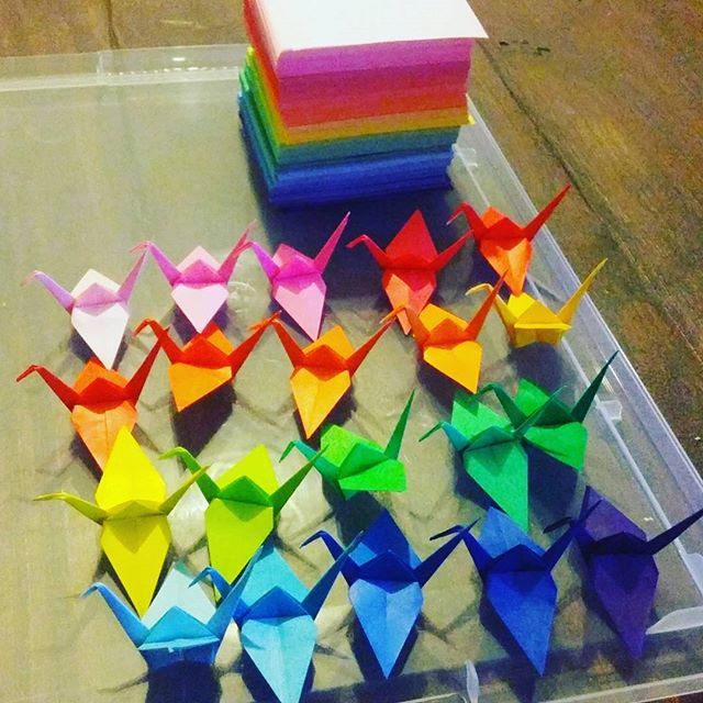 Plus que 980 ;) #origami #origamiart #papercraft #paper #paperart #craft #paperfolding #grue #crane #senbazuru #origamichallenge #sadakosasaki #hiroshima #1000grues #1000cranes