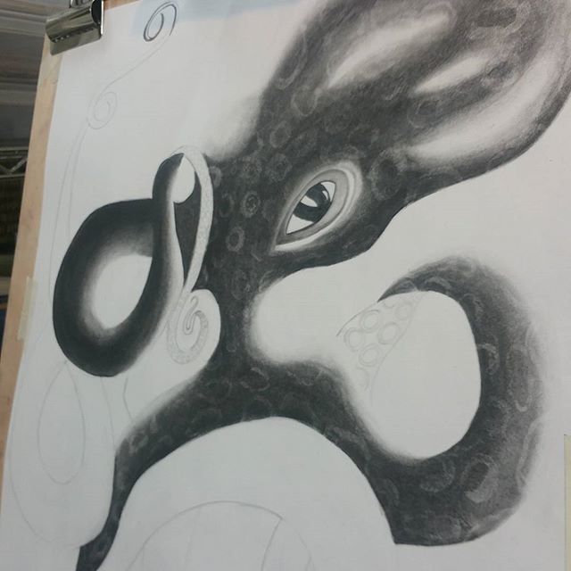 apaperaddict's tweet photo. She is coming right along. #workinprogress #ilovetodraw #allgraphite #drawing #drawingoctopus #reallifeartist #octopus #Kimhyerartist https://t.co/1tAT2rTNLv https://t.co/mTFOZAzj4b