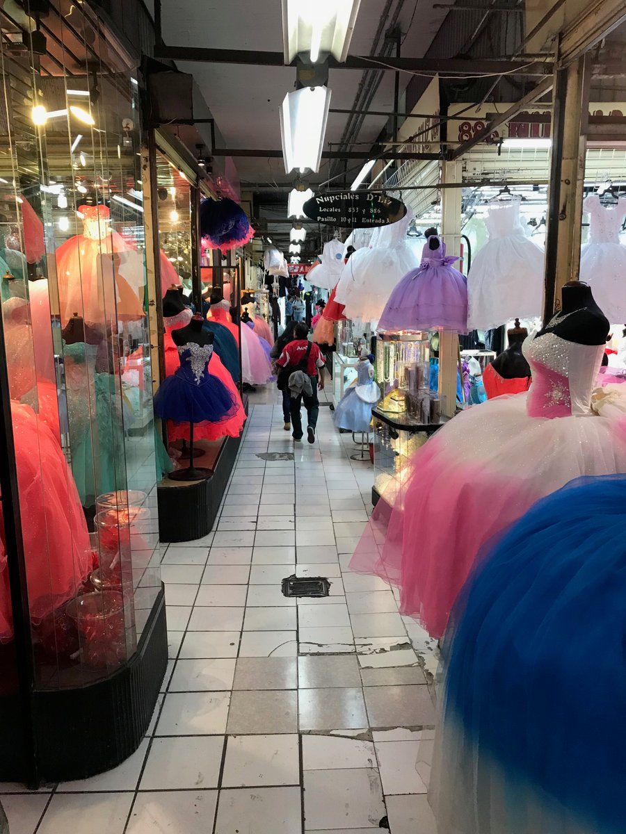 EisenschmidtA's tweet photo. The perplexing colors and surreal settings of Lagunilla market #MexicoCity. #VCStudio #LearningfromMexicoCity https://t.co/PDeEyvKe5U