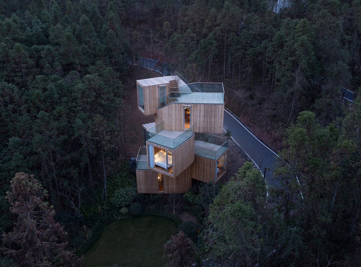 CasasHousesArq's tweet photo. #CASASHOUSES
#CasaDelArbol en la montaña de #Qiyun (#Xiuning, #Anhui, #China)
Por: #BengoStudio
https://t.co/FRFKUSI7EW https://t.co/OcFwWc2JvL