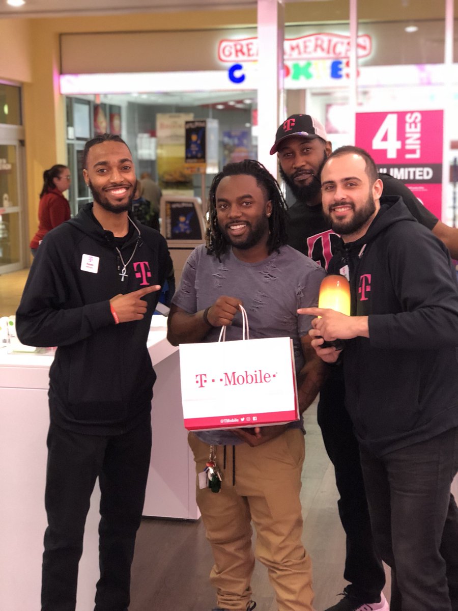 J_LovesYou1's tweet photo. That T-mobile Smile is contagious! https://t.co/LdV72cNTkL