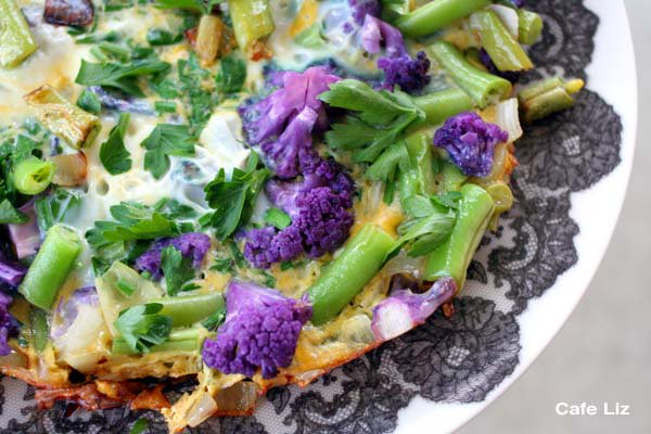 ULTMATEREPORT's tweet photo. #ULTRAVIOLET FOOD:  Spring Frittata with Purple Cauliflower and Green Beans

https://t.co/8CnasZ4t4K    #ultimatereport #food #foodie #recipe #eat #yum #frittata #brunch 
#yesplease #LOVE https://t.co/YjtFoNqIiE