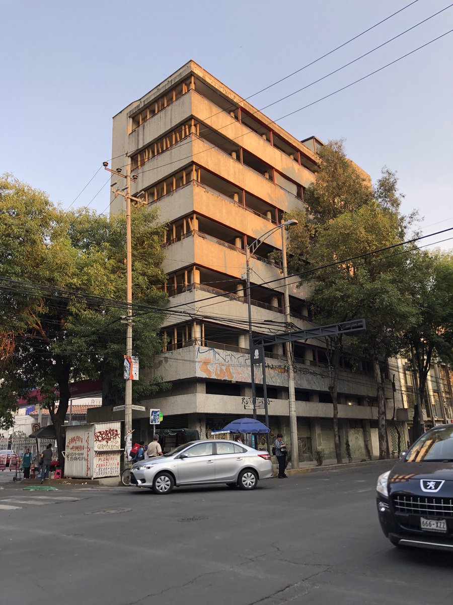 Sería bueno que <a href="/ManceraMiguelMX/">Miguel Ángel Mancera</a> cheque el edificio de Monterrey esq Durango en la Roma Norte, varios polines se cayeron
