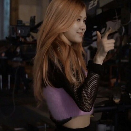 lqofrose's tweet photo. — park rosé ♡ #로제 . *⊹˚  
© #blackpink *･｡✧； https://t.co/nSIK00dNKw