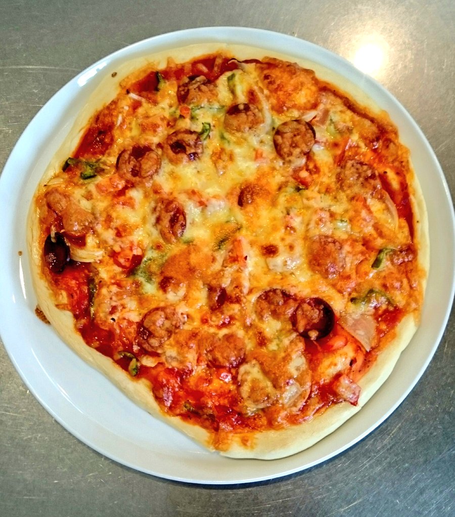 cotttonn_000's tweet photo. 朝から暇人　pizza焼けた https://t.co/5wuBRxsHyw