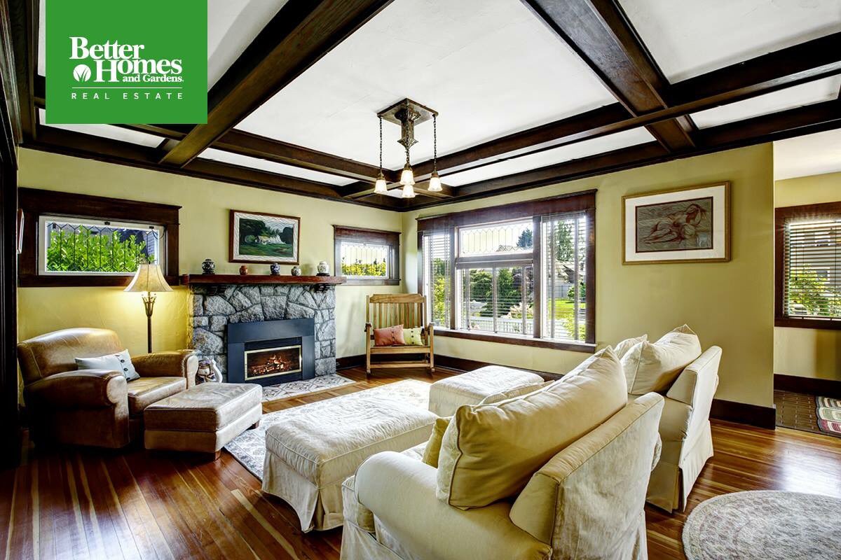 Dockside_Realty's tweet image. My favorite element in this space is the _____.

A. coffered ceiling 
B. stone trim fireplace
C. lighting fixture 

Something else? Let us know in the comments below. #BHGRE