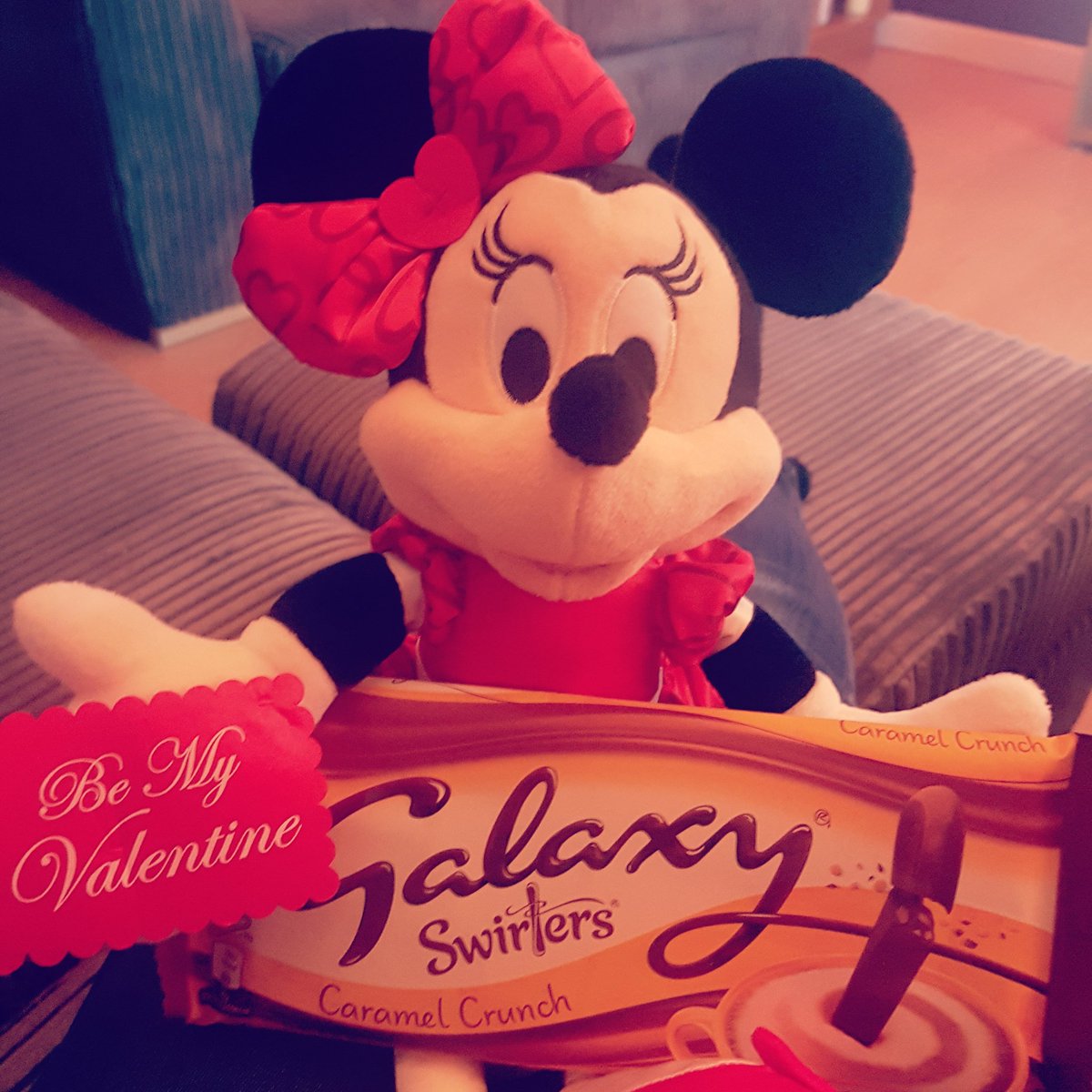 MrsMinnieDisney's tweet photo. #minnie #galaxy #disney #valentinesminnie #galaxyswirlers #chocolate #disneystoreuk https://t.co/Vc11rpffnj