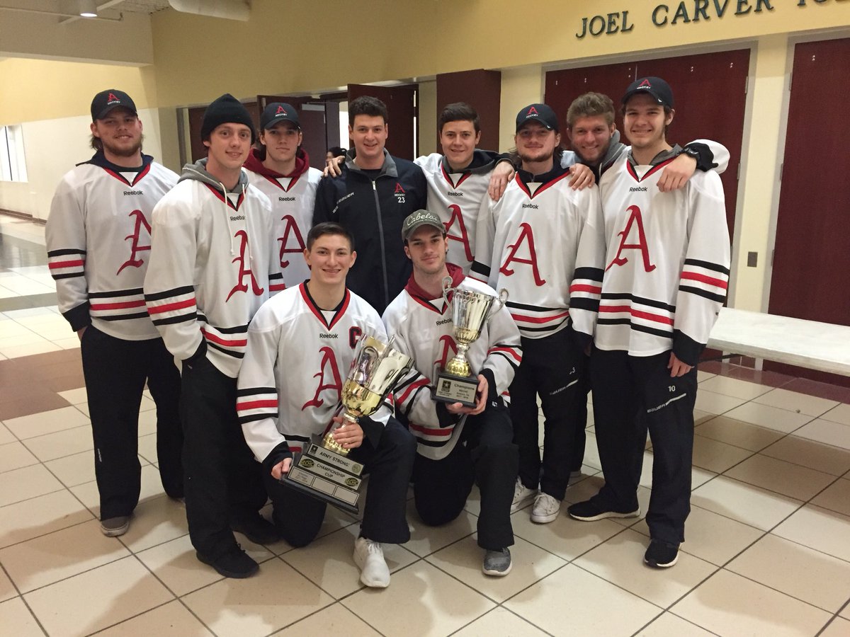 RazorbackMHClub's tweet photo. D3 is here with some pretty cool hardware #SECHCChampions https://t.co/KZ1f3JZ6PB