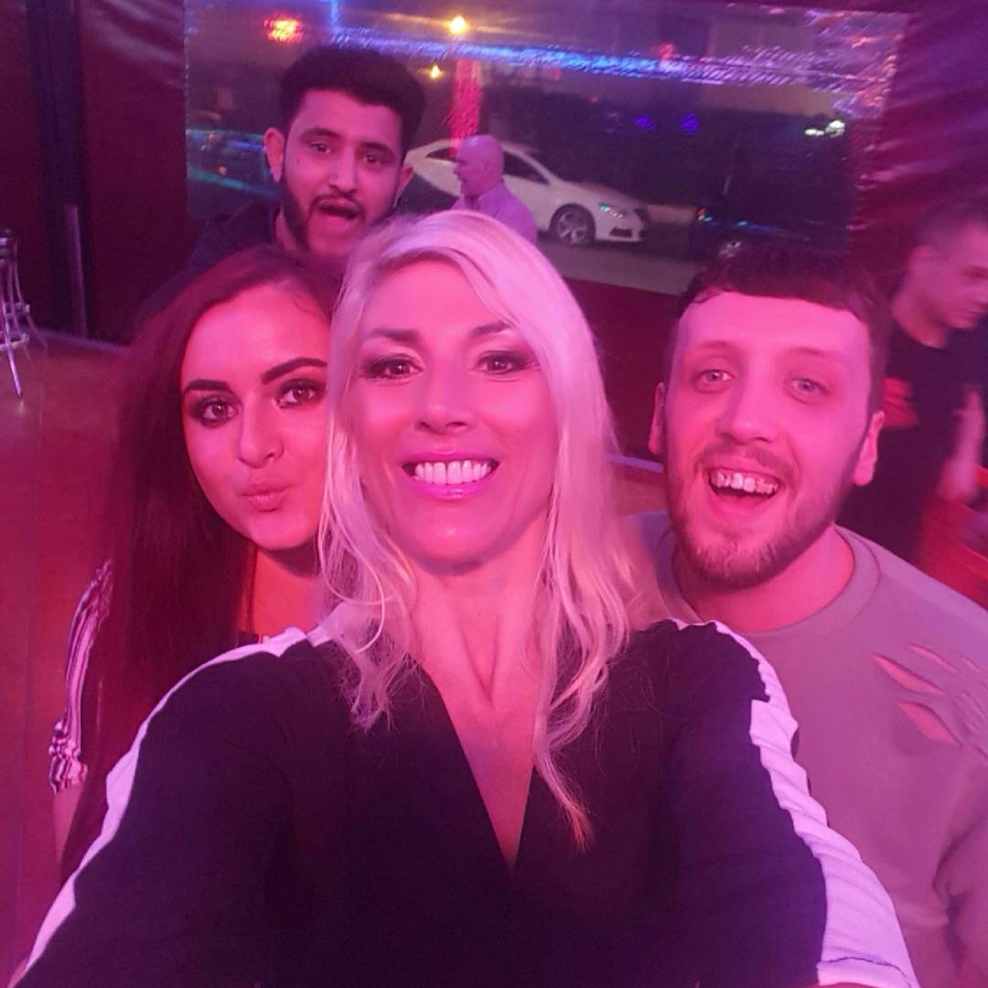 stickstar11's tweet photo. #stickyandfriends #benidorm2018 #sexymagicshow #stickystar #theredlionrincon #theredlionbenidorm #showtime .
Alguien me ha robado mi #SanMiguel https://t.co/nG9WdwdXeN