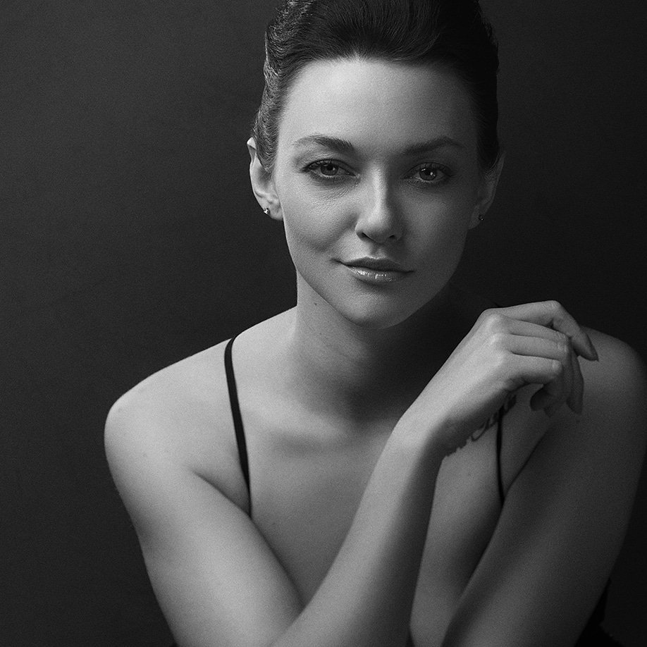 G113_Photo's tweet photo. https://t.co/RhqXqDEArw  #beautiful and #talented #actor #Model @christijanamora with #makeup by @houdacasablanca #portrait #studiolighting #beautyphotography #savageuniversal #paulcbuffinc #shermanoaks #picoftheday #sag #Fashion #fashionweek #Glamour #pinup #vintage #g113 #rt https://t.co/X8ROZb2Qhk