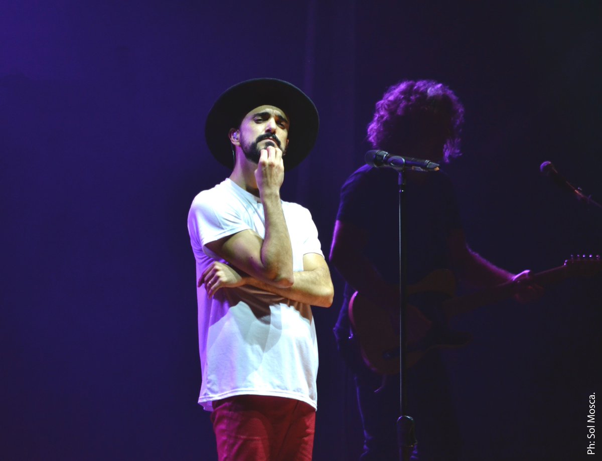 Solmosca's tweet photo. Les dejo por aquí todas las fotos del tremendo show de anoche de @AbelPintos en @FBaradero. #AbelEnBaradero #FestivalBaradero2018 #laFamiliaFestejaFuerte 
👉👉👉 https://t.co/Ed52XbLhOB https://t.co/a2a641fDtq