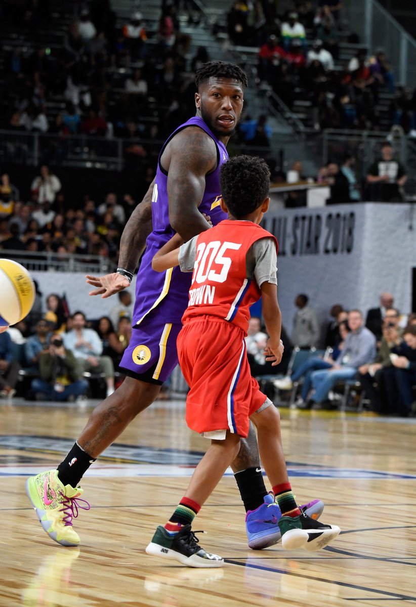 Nate Robinson towering over an opponent ? RufflesCelebGame Bleacher