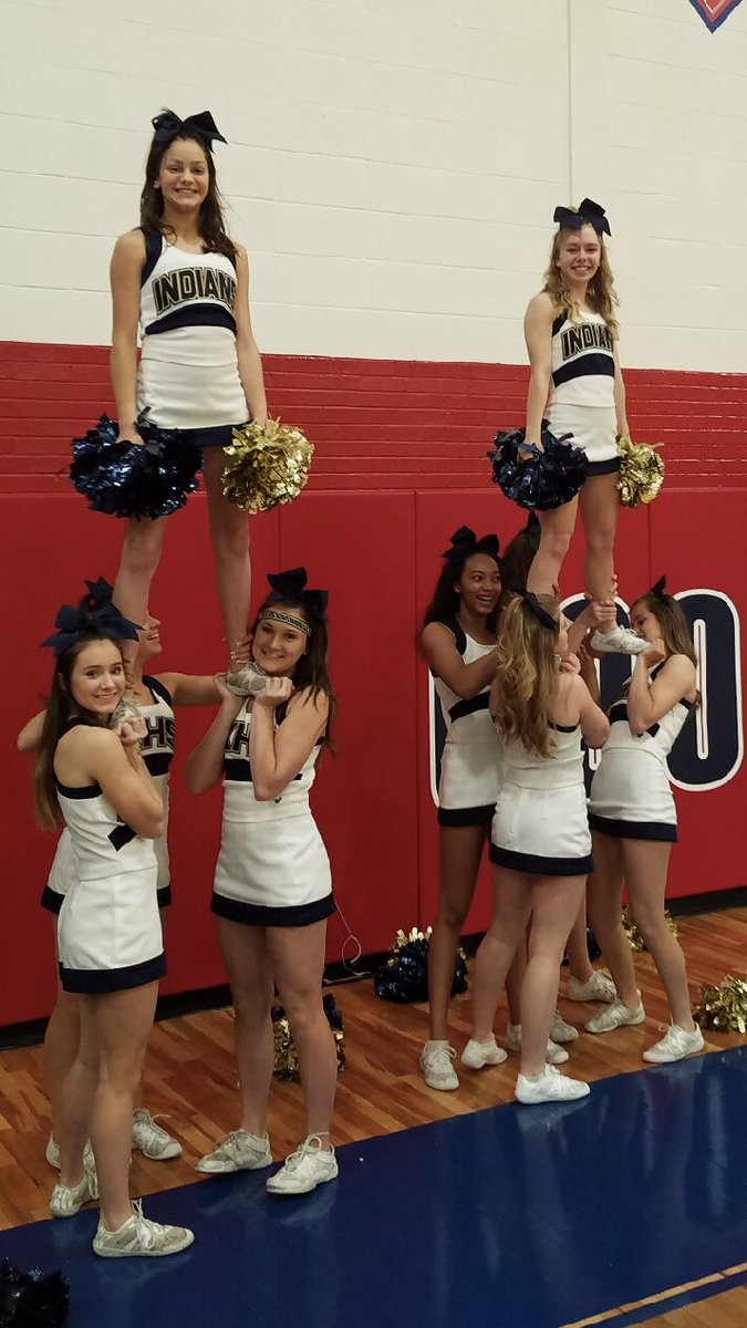 khscheers's tweet image. KHS Cheer supporting our girls in Abilene!  Good luck @Kgb_hoops 💙🏀💛@KHSIndianNation