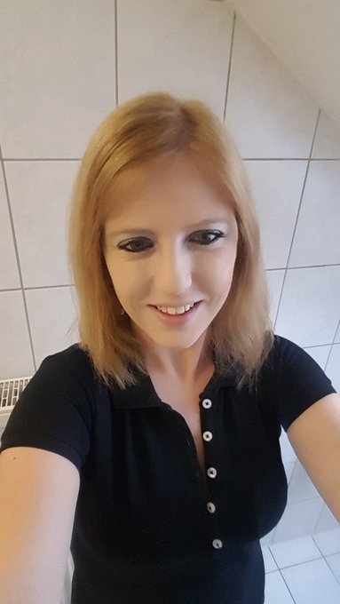 Guten morgen ihr Lieben So fertig gemacht hab ich mich.  Was macht ihr morgens alles? @hot_german_amateur_girls<a href="/tag/amazing"class="tags"><span>#amazing</span></a><a href="/tag/selfshot"class="tags"><span>#selfshot</span></a><a href="/tag/visit_x"class="tags"><span>#visit_x</span></a>