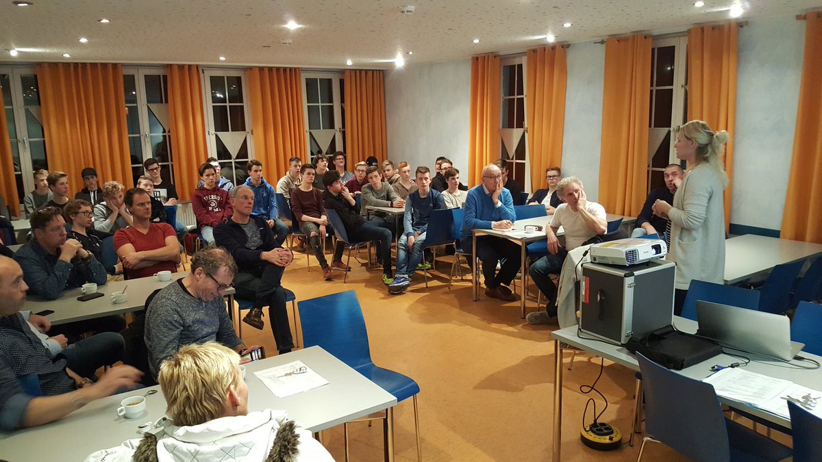 MHonderdors's tweet photo. Clinics #limburgcyclingwielerkamp geslaagd. Met #STDC (Britt Jochems) #KNWUJury (John Teheux) #Oudprof (Wim vd Meulenhof) https://t.co/QBJAsVqjQ9