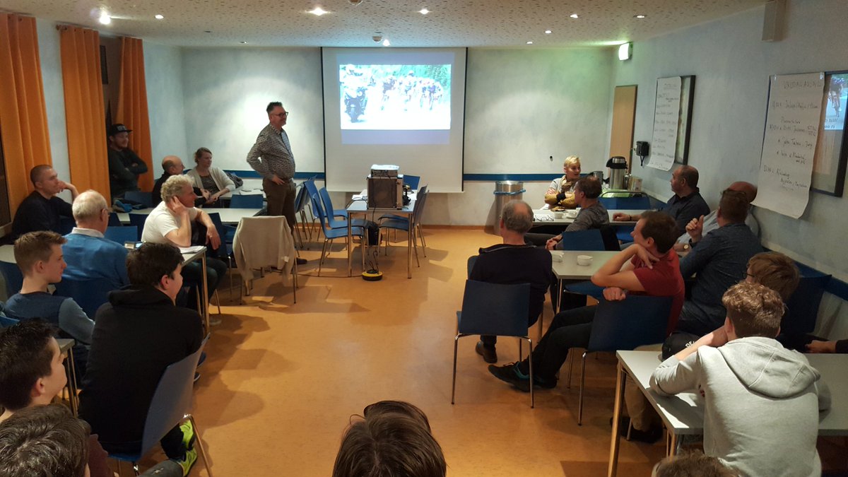 MHonderdors's tweet photo. Clinics #limburgcyclingwielerkamp geslaagd. Met #STDC (Britt Jochems) #KNWUJury (John Teheux) #Oudprof (Wim vd Meulenhof) https://t.co/QBJAsVqjQ9