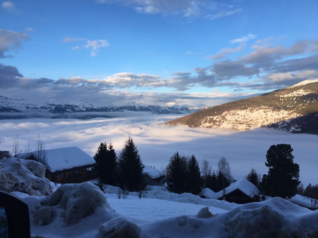 AndrewJamesHobd's tweet image. After a week above the clouds in Switzerland 🇨🇭 looking forward to the @on_runningUK day tomorrow #cloudrunning