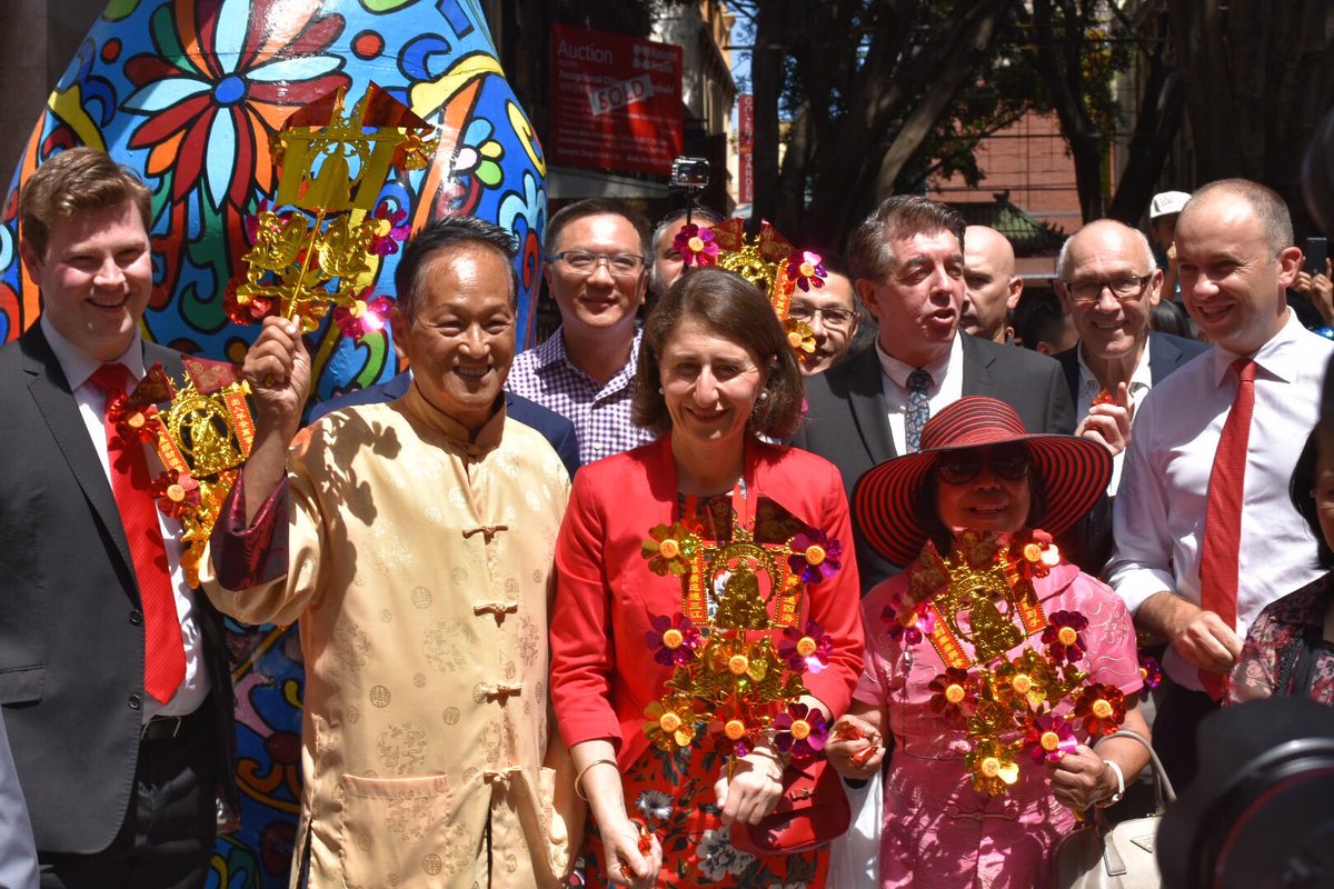 GladysB's tweet photo. Enjoying the Chinese New Year celebrations in Chinatown today!
#CNY18 #Yearofthedog #ChineseNewYear https://t.co/4N6fIzgHPD