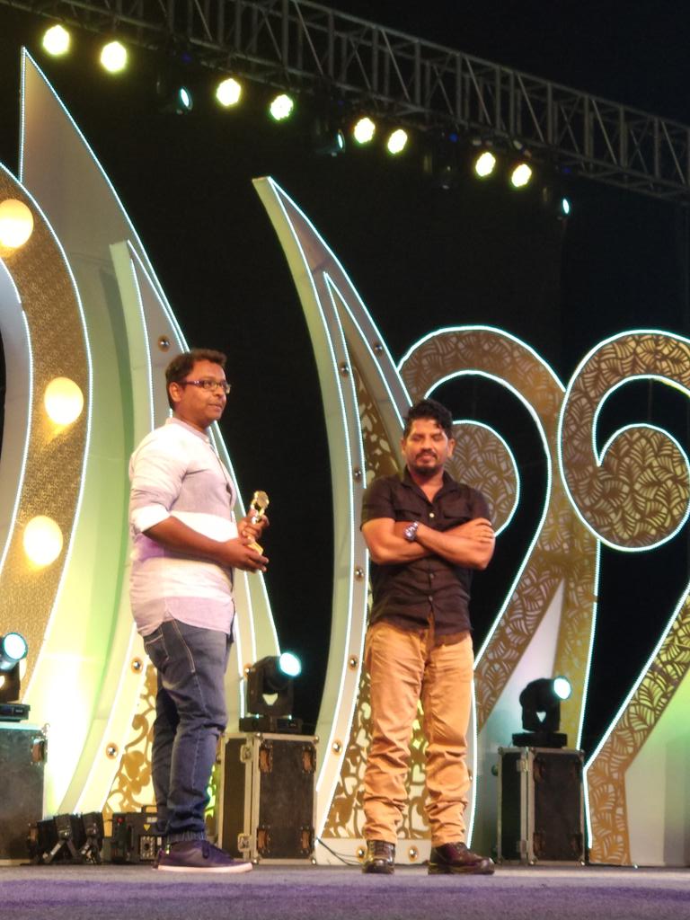 janakiram97's tweet photo. Mersal bags award for
Favourite Actor @actorvijay
Favourite Director @Atlee_dir
Favourite Film @ThenandalFilms
Best Choreographer @Shobi
Best Cinematographer
at our #TechofesAwards2018
#Sillakkidum
#Techofes2018
Congrats team Mersal https://t.co/NkSm3ZLWJ1