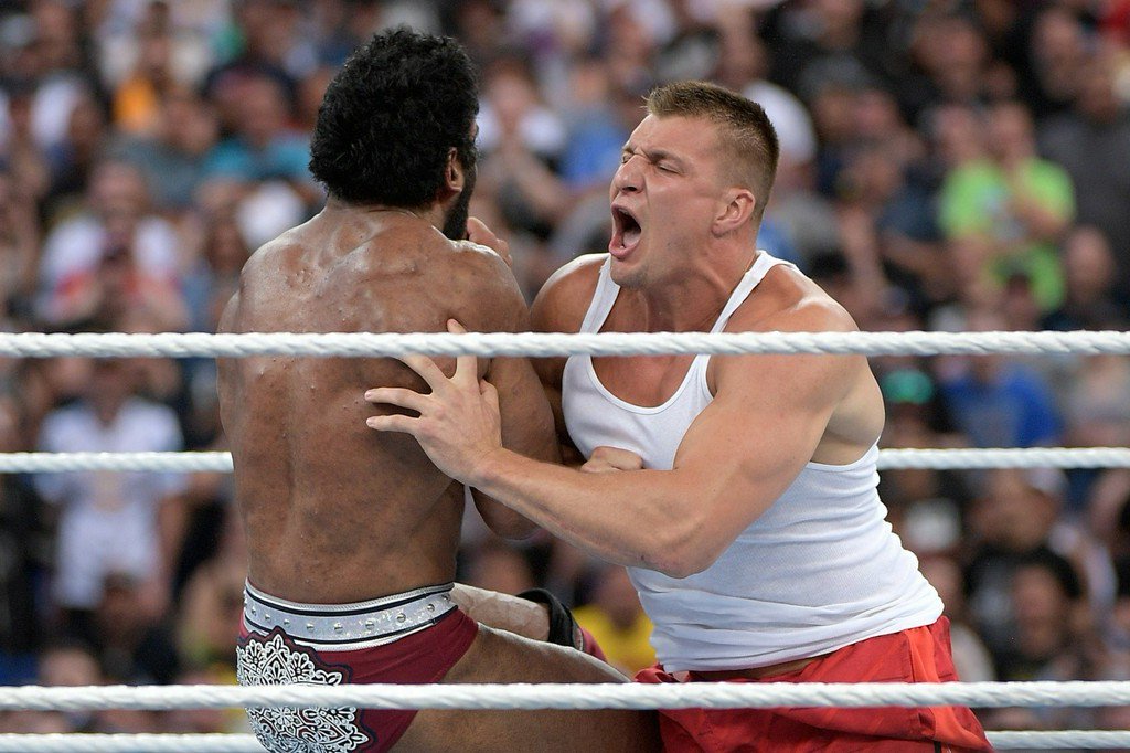 So long Gronk? Report says WWE hoping to sign Pats tight end bit.ly/2o5BKzf