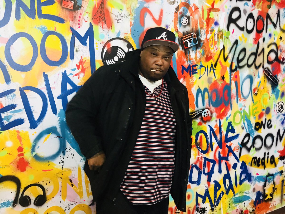 SouthernBoiEnt's tweet photo. #LateNightDopeShit π₯ @ @oneroommedia π¬π§π₯ #Flex #Major #Rap #Hiphop #Studio #Podcast #LiveStream #SouthernBoiEnt https://t.co/Ti6ZwGKtfg