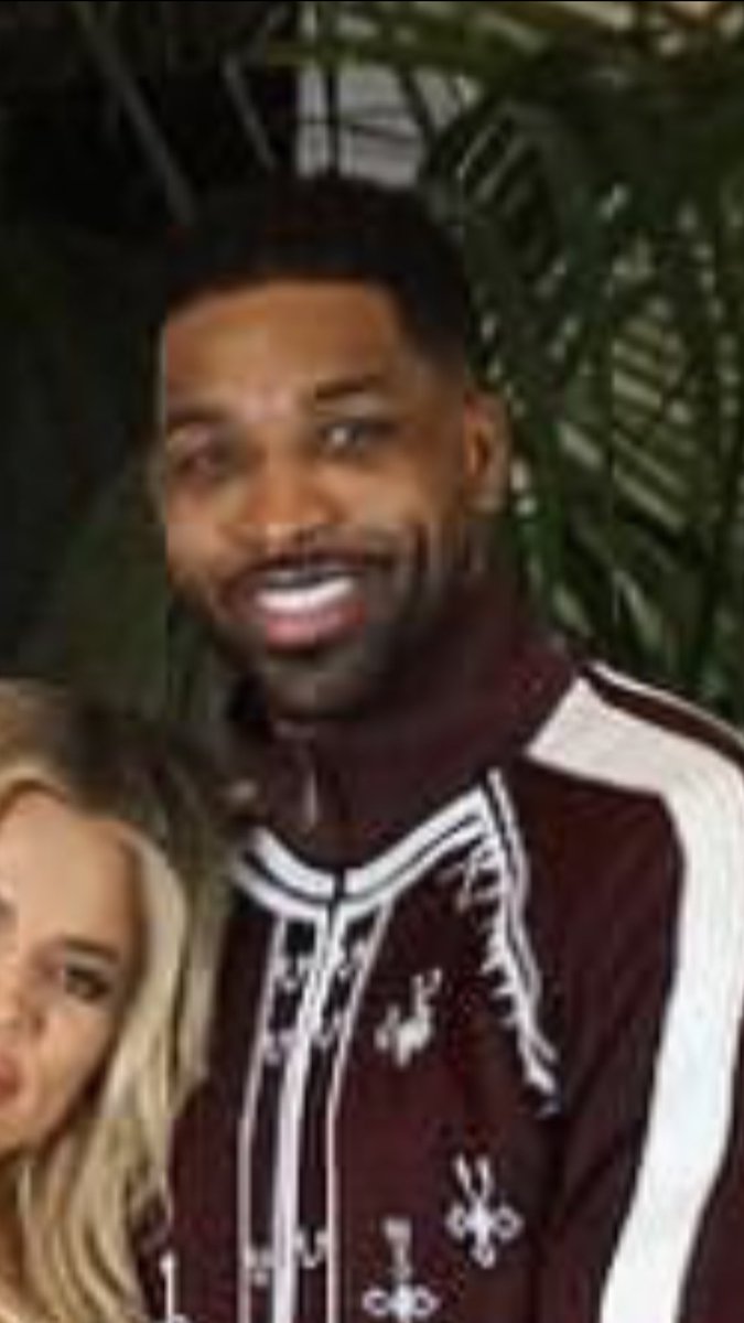 kaitttilyn's tweet photo. Honestly, how can you even trust someone that zips their jacket up this high? https://t.co/pdrgFnsinu
