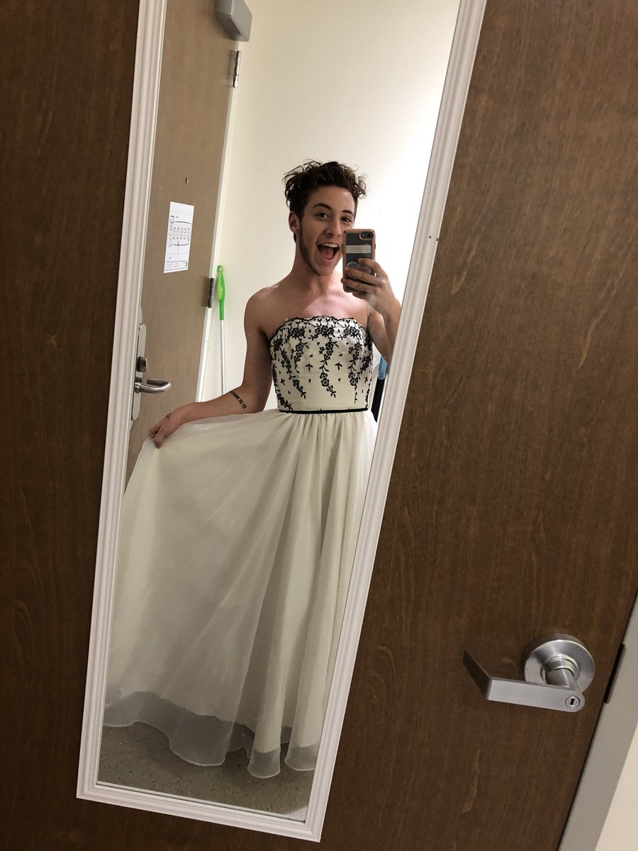 apathyart's tweet image. fun fact: people of any gender can wear dresses and feel like a princess ✨