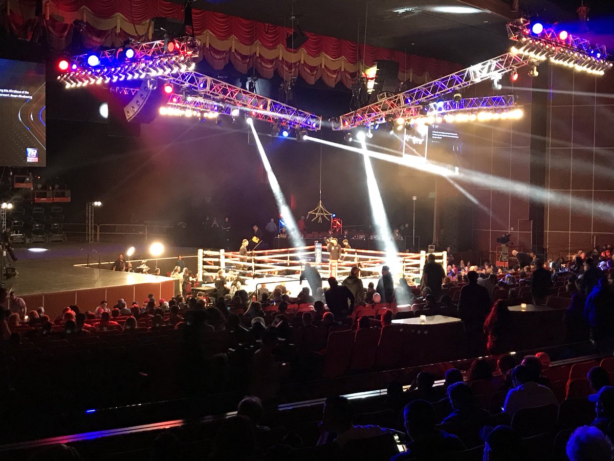 jadenjohnson00's tweet photo. Another sporting event bucket list first ✅
#BeltranMoses #boxing #LightweightTitle #reno https://t.co/of9QQrNZGJ