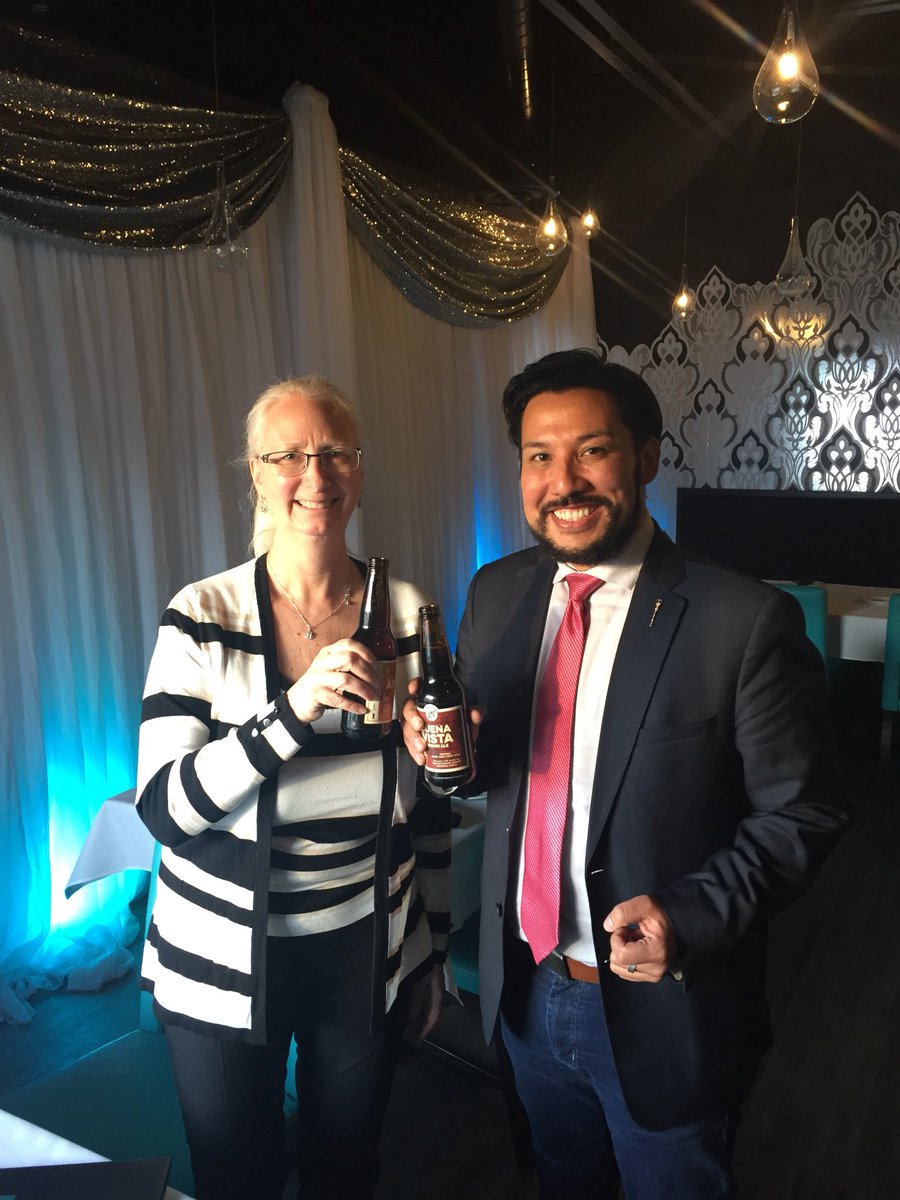 _RicardoYYC's tweet photo. Great to personally thank Karen Collins, owner of Asti Trattoria, for standing up for #YMM, our oil sector/workers/prov & country. Let’s keep Canada working!
#wineboycott #rmwb #ableg #albertaproud #abpoli https://t.co/0qa9UG7qVc