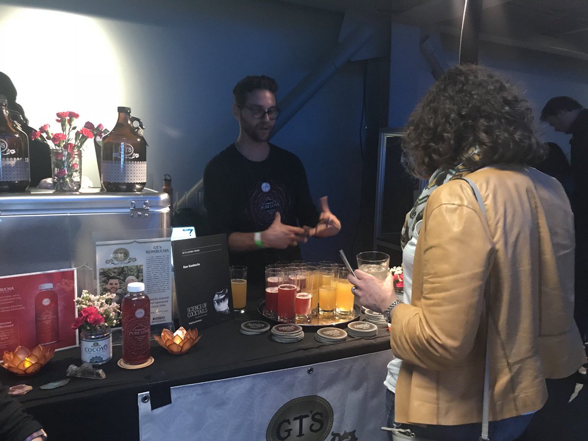 exploratorium's tweet photo. Flash back to another fun Friday celebration: #ScienceOfCocktails 2018! Thanks @thebolditalic + @Melreadscomics for joining us. If you missed this year's chance to #sipyourscience, catch their awesome recap here! READ: https://t.co/hHY7k81CqS https://t.co/q1FkWwxqg0