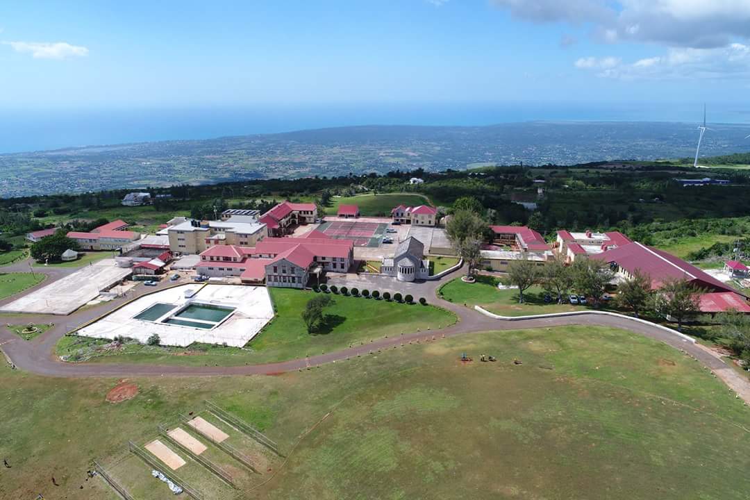 EarlMoxam's tweet photo. A thing of beauty, this City Set Upon a Hill #MunroCollege https://t.co/QuGYwrb83K