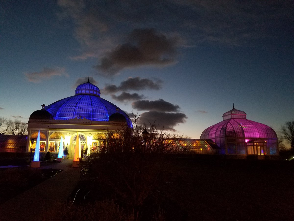 VCAssociation's tweet image. Some Valley Striving For Excellence Youth Program families had a great time at Lumagination @BuffaloGardens tonight!