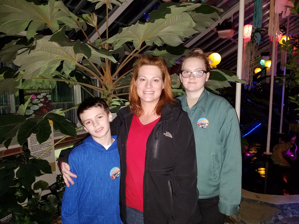 VCAssociation's tweet image. Some Valley Striving For Excellence Youth Program families had a great time at Lumagination @BuffaloGardens tonight!