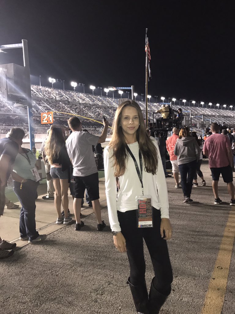 brittanybAYmer's tweet photo. Watching the #NextEra250 from the pits 🤘🏼#Speedweeks2018 @DISupdates https://t.co/67pm1uVdAP