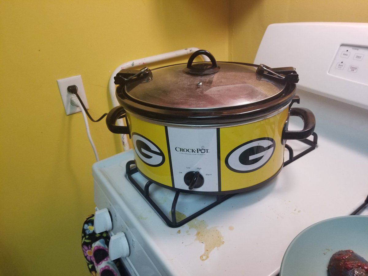 ChrisAntoncich's tweet photo. First time in 20 years starting a new route at a new station tomorrow. Bringing in sloppy joes instead of the typical donuts. And, of course, showing off the #PackerLove https://t.co/I6lNhLeO16