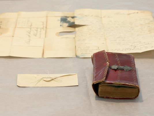 DevTechServices's tweet photo. George Washington's hair found in New York college library book https://t.co/pEaC4v5jWZ #college #history #treasure #president #georgewashington #library #nyc https://t.co/uHM0t9bbXt