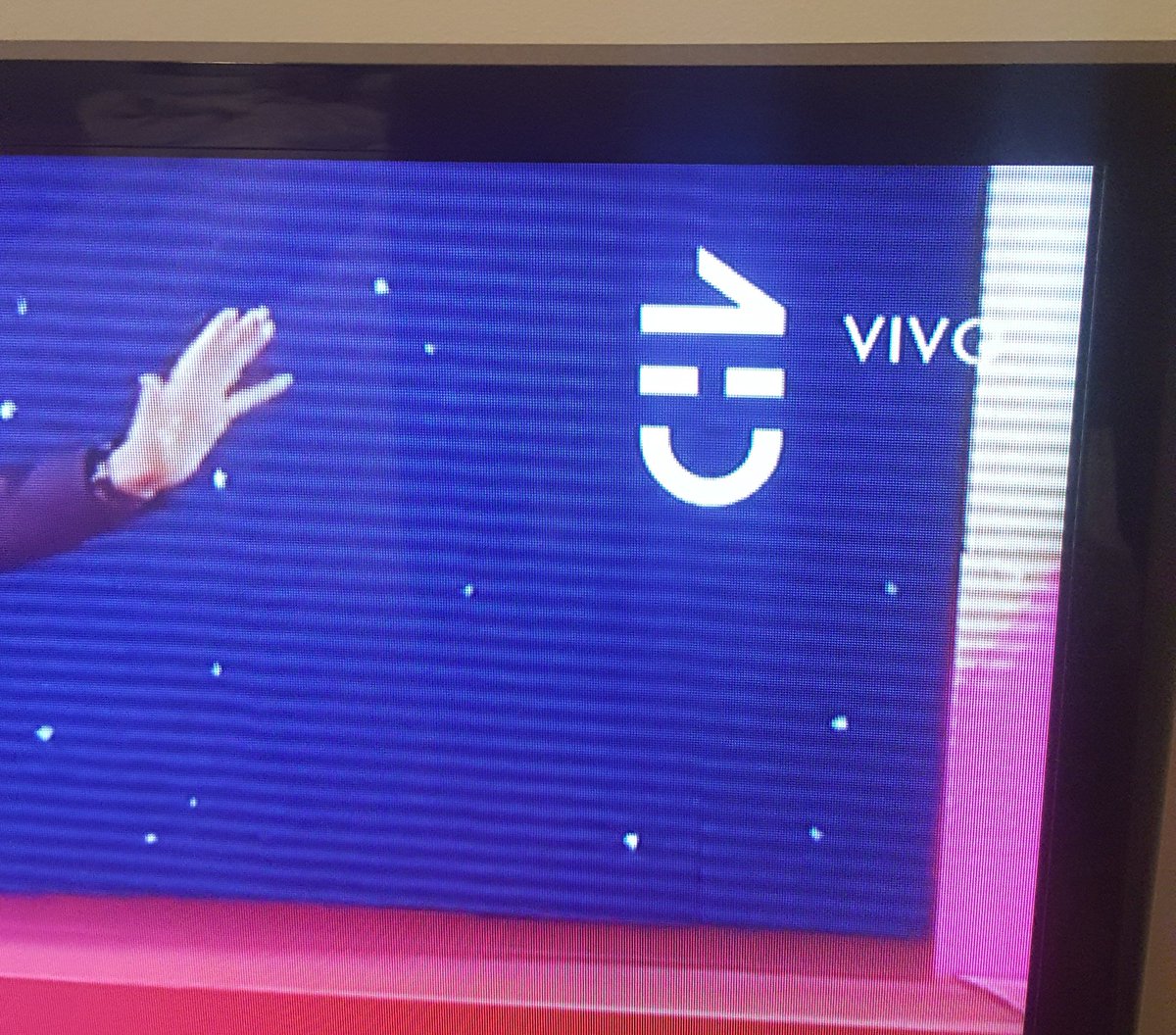 felipealten's tweet photo. #LaGalaCHV al logo nuevo de CHV le pones la V de color morado y queda igual a la Paty Maldonado https://t.co/Ze4Xof1B3I