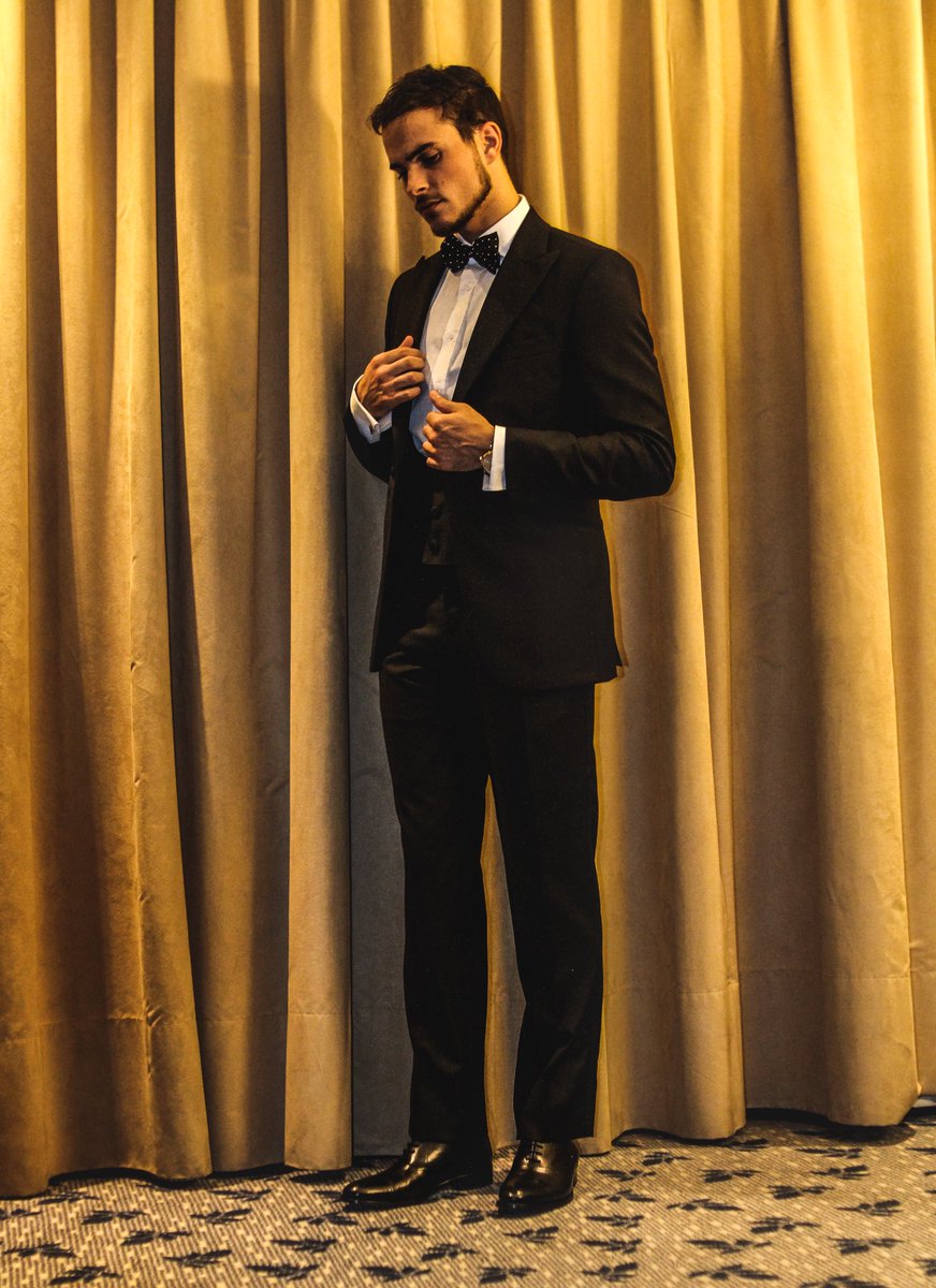 Schusteroficial's tweet photo. Suit up! 👌🏻 #LaGalaViña2018
•
•
•
 #ArtistaDelFestivalSchuster https://t.co/Q8cHSrbUSy